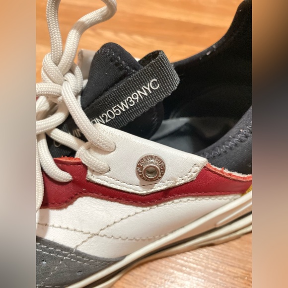 Calvin Klein 205W39NYC SPECIAL EDITION Leather Low Top Sneakers
Round-Toes - Picture 2 of 4